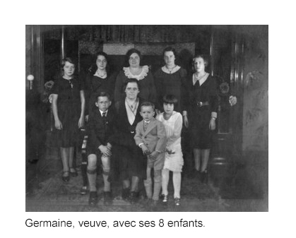 Germaine, veuve, avec ses 8 enfants